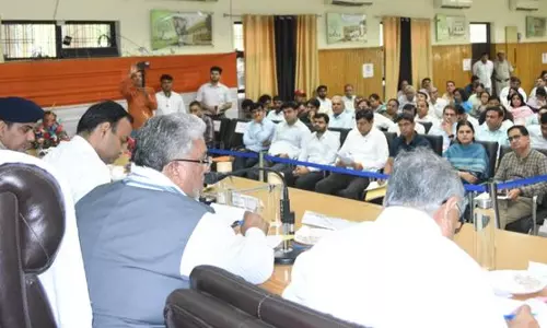 Haryana : मंत्री ने ओमेक्स सिटी को बकाया चुकाने या एफआईआर का सामना करने की चेतावनी दी Haryana : मंत्री ने ओमेक्स सिटी को बकाया चुकाने या एफआईआर का सामना करने की चेतावनी दी