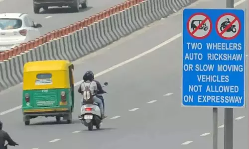 दोपहिया वाहनों को केवल सर्विस रोड का उपयोग करना होगा; नये राजमार्ग पर प्रवेश निषेध