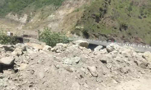 कश्मीर में फंसे छत्तीसगढ़ के पर्यटकों की वापसी शुरू