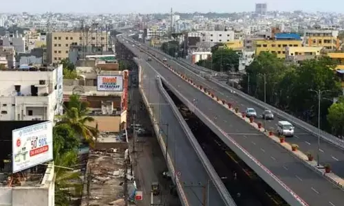 PVNR एक्सप्रेसवे पर कार पलटने से 21 वर्षीय युवक घायल PVNR एक्सप्रेसवे पर कार पलटने से 21 वर्षीय युवक घायल
