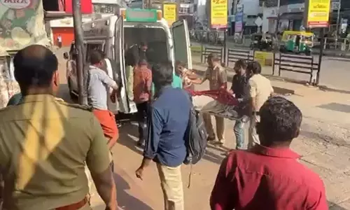 Kerala: वडकारा नए बस स्टैंड पर अधेड़ व्यक्ति मृत पाया गया Kerala: वडकारा नए बस स्टैंड पर अधेड़ व्यक्ति मृत पाया गया