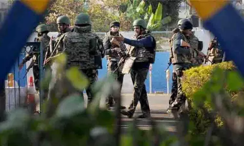 Pahalgam हमले के बाद पठानकोट में सुरक्षा बढ़ा दी गई Pahalgam हमले के बाद पठानकोट में सुरक्षा बढ़ा दी गई