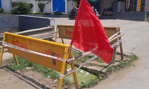 भाठागांव सर्विस लेन किनारे खुले चेम्बर पर तत्काल लगाया गया ढक्कन