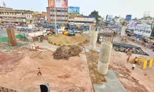 Karnataka: चेन्नम्मा सर्किल पर निर्माण कार्य के कारण यातायात में भारी व्यवधान