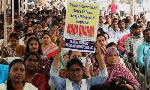 Universities के अनुबंधित सहायक प्रोफेसरों की अनिश्चितकालीन हड़ताल पांचवें दिन भी जारी