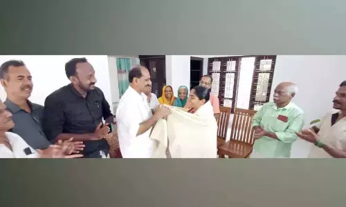 नस्र का डर ख़त्म हो गया; ख़ुशी खेत में बने घर की तरह नस्र का डर ख़त्म हो गया; ख़ुशी खेत में बने घर की तरह