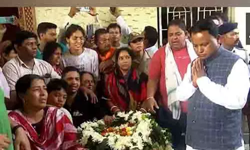 मोहन चरण माझी ने Pahalgam आतंकी पीड़ित प्रशांत सत्पथी को दी अंतिम श्रद्धांजलि मोहन चरण माझी ने Pahalgam आतंकी पीड़ित प्रशांत सत्पथी को दी अंतिम श्रद्धांजलि