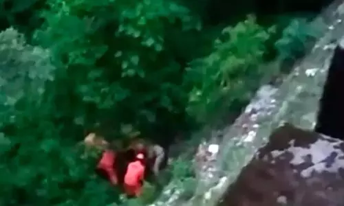Kerala : कोक्का में चट्टान से गिरकर युवक घायल Kerala : कोक्का में चट्टान से गिरकर युवक घायल