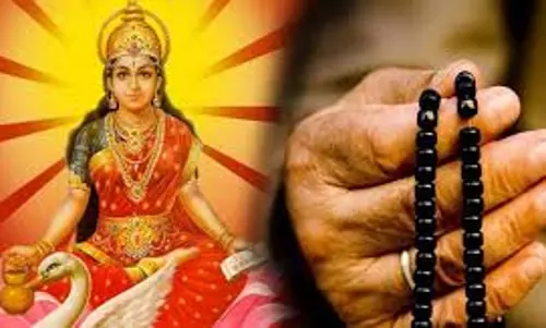 Gayatri Mantra: जानिए सही उच्चारण, विधि और इसके चमत्कारी लाभ