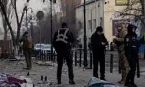 कीव पर रूस के हवाई हमले में 12 लोग घायल कीव पर रूस के हवाई हमले में 12 लोग घायल