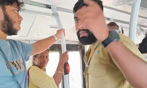 Panaji में कदंबा बस यात्रियों ने अपरिवर्तित मार्ग के लिए अनुचित किराया वृद्धि की निंदा की Panaji में कदंबा बस यात्रियों ने अपरिवर्तित मार्ग के लिए अनुचित किराया वृद्धि की निंदा की