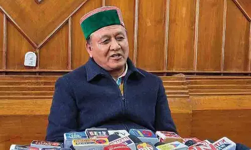 सौर बाड़ लगाने का काम समय पर पूरा न करने वाली कंपनियों पर जुर्माना लगाया जाए: Negi