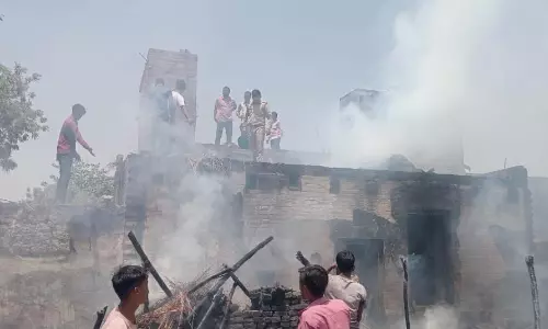 Lakhimpur Kheri: आग का तांडव, छह घर जलकर खाक, लोगों में अफरा-तफरी