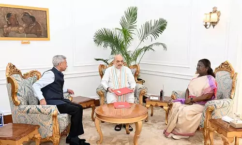 अमित शाह, जयशंकर ने राष्ट्रपति से की मुलाकात अमित शाह, जयशंकर ने राष्ट्रपति से की मुलाकात