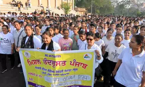 स्वास्थ्य मंत्री ने Patiala मैराथन में बच्चों से नशे के खिलाफ लड़ाई में एकजुट होने का आग्रह किया स्वास्थ्य मंत्री ने Patiala मैराथन में बच्चों से नशे के खिलाफ लड़ाई में एकजुट होने का आग्रह किया