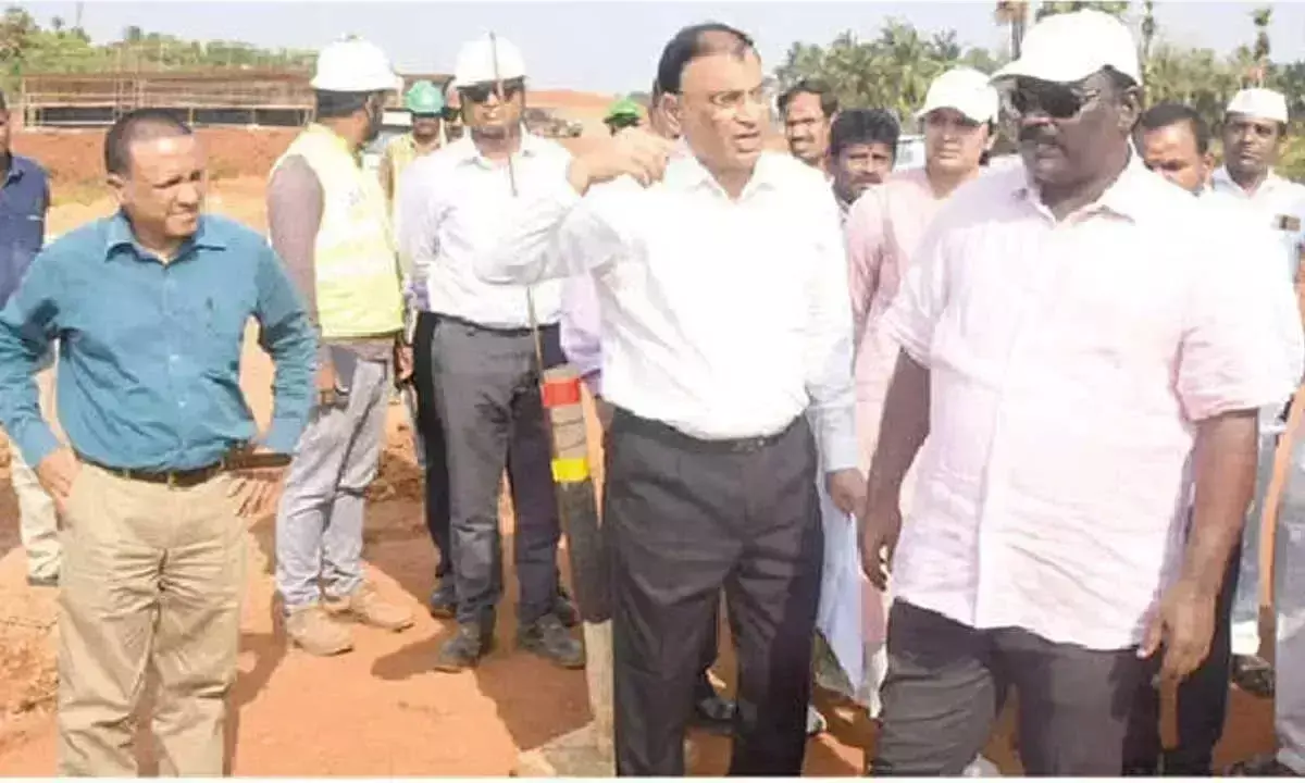 Collector ने किसानों को भूमि संबंधी समस्याएं सुलझाने का आश्वासन दिया