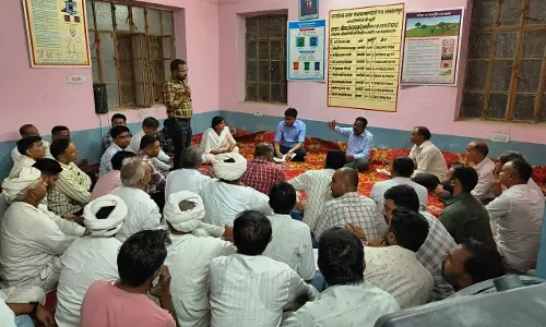 Jalore: जिला कलेक्टर ने मांडोली ग्राम में की रात्रि चौपाल Jalore: जिला कलेक्टर ने मांडोली ग्राम में की रात्रि चौपाल