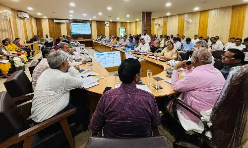 Bikaner: शिक्षा मंत्री मदन दिलावर ने माध्यमिक शिक्षा निदेशालय में ली समीक्षा बैठक Bikaner: शिक्षा मंत्री मदन दिलावर ने माध्यमिक शिक्षा निदेशालय में ली समीक्षा बैठक