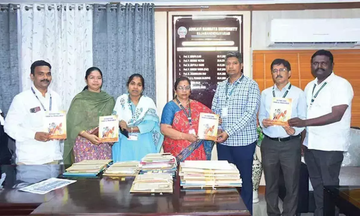 Andhra: ‘अंतर्राष्ट्रीय वित्तीय प्रबंधन’ पुस्तक का विमोचन Andhra: ‘अंतर्राष्ट्रीय वित्तीय प्रबंधन’ पुस्तक का विमोचन