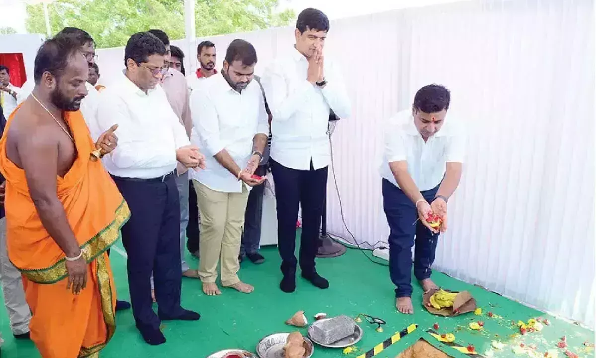 MSME मंत्री ने श्री सिटी का दौरा किया, गुप्ता ऑक्सीजन इकाई की आधारशिला रखी