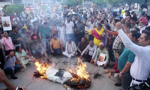 BJP कार्यकर्ताओं ने पहलगाम हमले का विरोध किया
