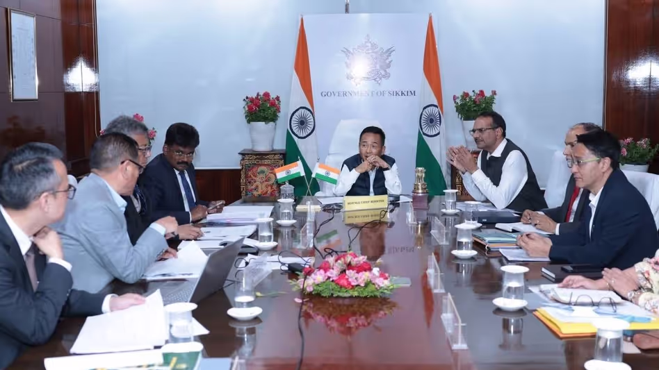 Sikkim के सीएम, सिंधिया ने सीमा, पर्यटन, जैविक विकास पर ध्यान केंद्रित करते हुए