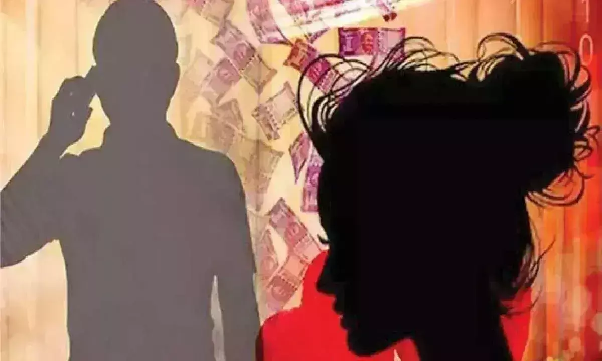 Andhra: हिंदूपुर की महिला को बेटी के वीडियो को लेकर ब्लैकमेल किया गया