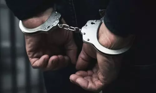 Manipur: चुराचांदपुर गर्ल्स हॉस्टल के पास फायरिंग का संदिग्ध गिरफ्तार Manipur: चुराचांदपुर गर्ल्स हॉस्टल के पास फायरिंग का संदिग्ध गिरफ्तार