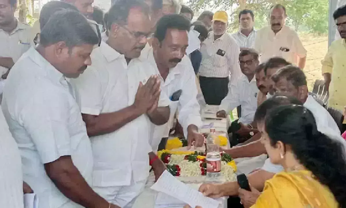 Sindhura Reddy ने अधिकारियों को ओडी चेरुवु कार्यक्रम में सभी शिकायतों का समाधान करने का निर्देश दिया