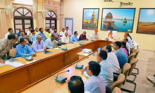 Jaipur: पशुपालन एवं डेयरी मंत्री ने जैसलमेर जिले में ली समीक्षा बैठक