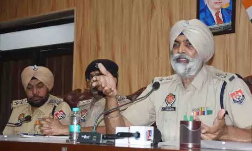 यातायात पुलिस ने दुकानदारों को दी चेतावनी, अतिक्रमण हटाओ नहीं तो FIR का सामना करो