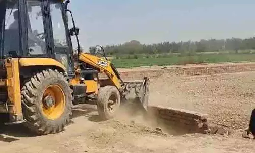 MC ने बोहरी साहिब रोड पर अवैध कॉलोनी को ध्वस्त किया MC ने बोहरी साहिब रोड पर अवैध कॉलोनी को ध्वस्त किया