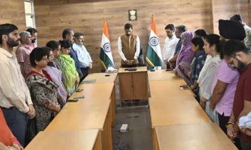 DIPR ने पहलगाम पीड़ितों के प्रति एकजुटता प्रदर्शित करने के लिए दो मिनट का मौन रखा