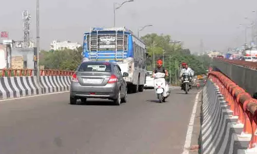 Amritsar में एलिवेटेड रोड पर मोटर चालक गलत मोड़ ले रहे Amritsar में एलिवेटेड रोड पर मोटर चालक गलत मोड़ ले रहे