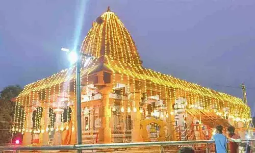 Sri Jogulamba Bala ब्रह्मेश्वर स्वामी मंदिर के वरिष्ठ पुजारी को अनियमितताओं के आरोप में निलंबित कर दिया Sri Jogulamba Bala ब्रह्मेश्वर स्वामी मंदिर के वरिष्ठ पुजारी को अनियमितताओं के आरोप में निलंबित कर दिया