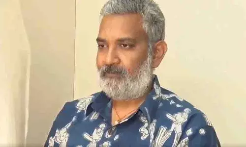 फिल्म निर्माता एसएस राजामौली हैदराबाद के खैरताबाद RTO में देखे गए फिल्म निर्माता एसएस राजामौली हैदराबाद के खैरताबाद RTO में देखे गए