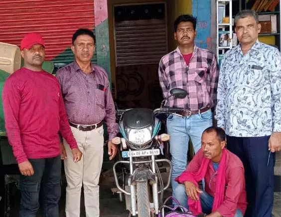 राजनांदगांव में शराब कोचिया गिरफ्तार, बाइक से कर रहा था सप्लाई राजनांदगांव में शराब कोचिया गिरफ्तार, बाइक से कर रहा था सप्लाई