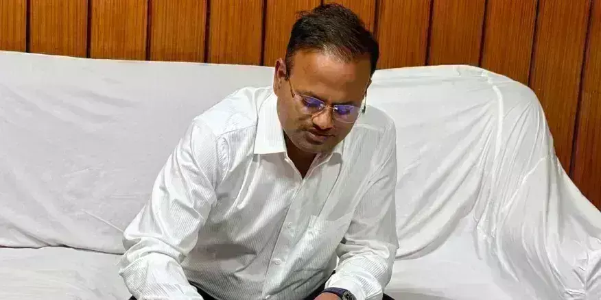 Azamgarh: विकास के रथ पर सवार IAS रविन्द्र कुमार का आजमगढ़ में हुआ स्वागत Azamgarh: विकास के रथ पर सवार IAS रविन्द्र कुमार का आजमगढ़ में हुआ स्वागत