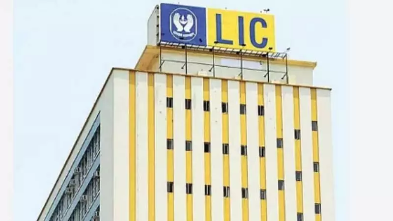 LIC ने पहलगाम हमले के पीड़ितों के दावों का शीघ्र निपटारा किया LIC ने पहलगाम हमले के पीड़ितों के दावों का शीघ्र निपटारा किया
