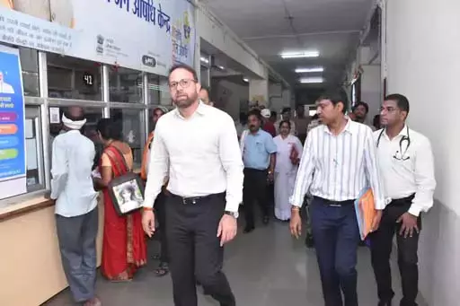 कलेक्टर ने जिला अस्पताल के अफसरों को लगाई फटकार, तत्काल अव्यवस्था सुधारने कहा कलेक्टर ने जिला अस्पताल के अफसरों को लगाई फटकार, तत्काल अव्यवस्था सुधारने कहा