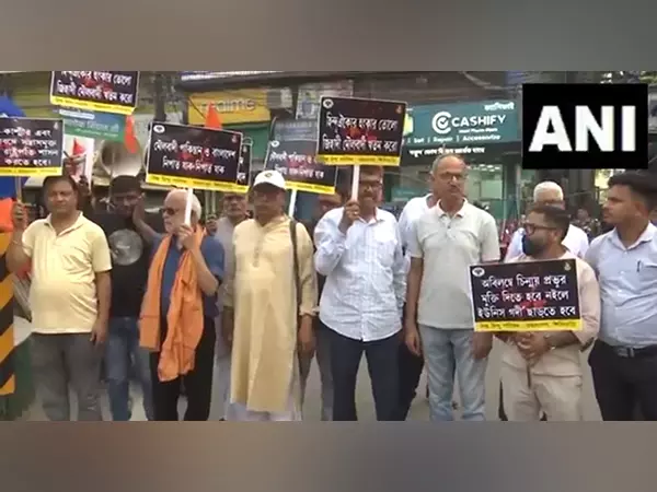 Pahalgam terror attack: विश्व हिंदू परिषद ने सिलीगुड़ी में विरोध प्रदर्शन किया Pahalgam terror attack: विश्व हिंदू परिषद ने सिलीगुड़ी में विरोध प्रदर्शन किया