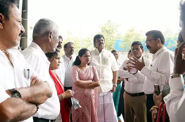 कचरे से ईंधन बनाने की योजना: मेयर ने हैदराबाद निगम से विचार-विमर्श किया कचरे से ईंधन बनाने की योजना: मेयर ने हैदराबाद निगम से विचार-विमर्श किया