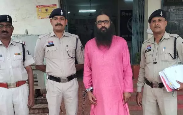 दाढ़ी बढ़ाकर बच रहा था पुलिस से, फ्रॉड गिरफ्तार दाढ़ी बढ़ाकर बच रहा था पुलिस से, फ्रॉड गिरफ्तार