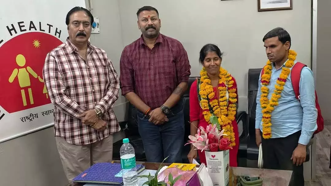 MP : नेत्रहीन कार्यकर्ता ने नौकरी की तलाश में दोस्त की मदद की MP : नेत्रहीन कार्यकर्ता ने नौकरी की तलाश में दोस्त की मदद की