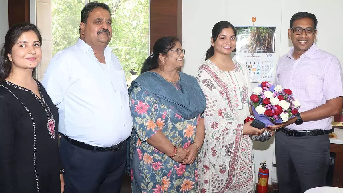 इंदौर: शहर की लड़की दिव्यांशी ने UPSC 2024 के नतीजों में बाजी मारी इंदौर: शहर की लड़की दिव्यांशी ने UPSC 2024 के नतीजों में बाजी मारी