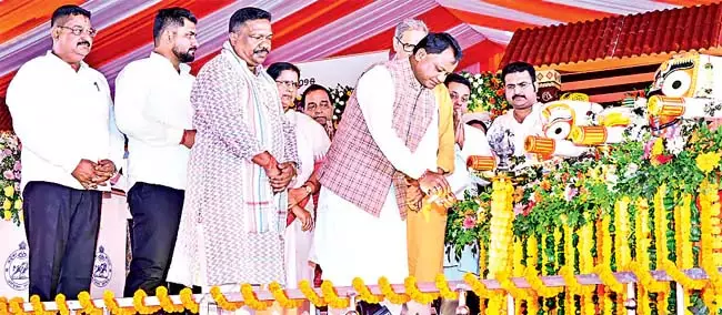 सरकार सेवाओं के लिए समर्पित है, इसका लक्ष्य लोगों को सुशासन प्रदान करना है : CM Majhi सरकार सेवाओं के लिए समर्पित है, इसका लक्ष्य लोगों को सुशासन प्रदान करना है : CM Majhi