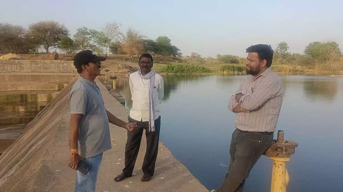MP : सेंधवा के मेहतगांव बांध में सिर्फ 5 दिन का पानी बचा MP : सेंधवा के मेहतगांव बांध में सिर्फ 5 दिन का पानी बचा