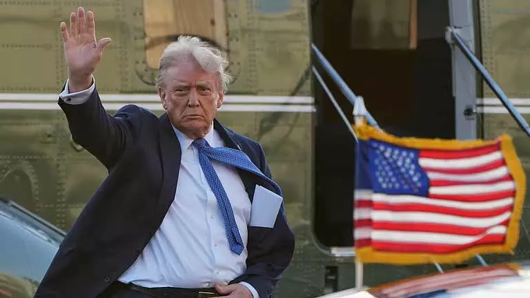 Trump ने न्याय विभाग को डेमोक्रेट्स के धन उगाहने प्लेटफॉर्म की जांच का आदेश दिया Trump ने न्याय विभाग को डेमोक्रेट्स के धन उगाहने प्लेटफॉर्म की जांच का आदेश दिया