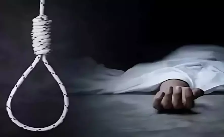 Ballia: नवविवाहिता ने शादी के एक साल बाद लगाई फांसी Ballia: नवविवाहिता ने शादी के एक साल बाद लगाई फांसी