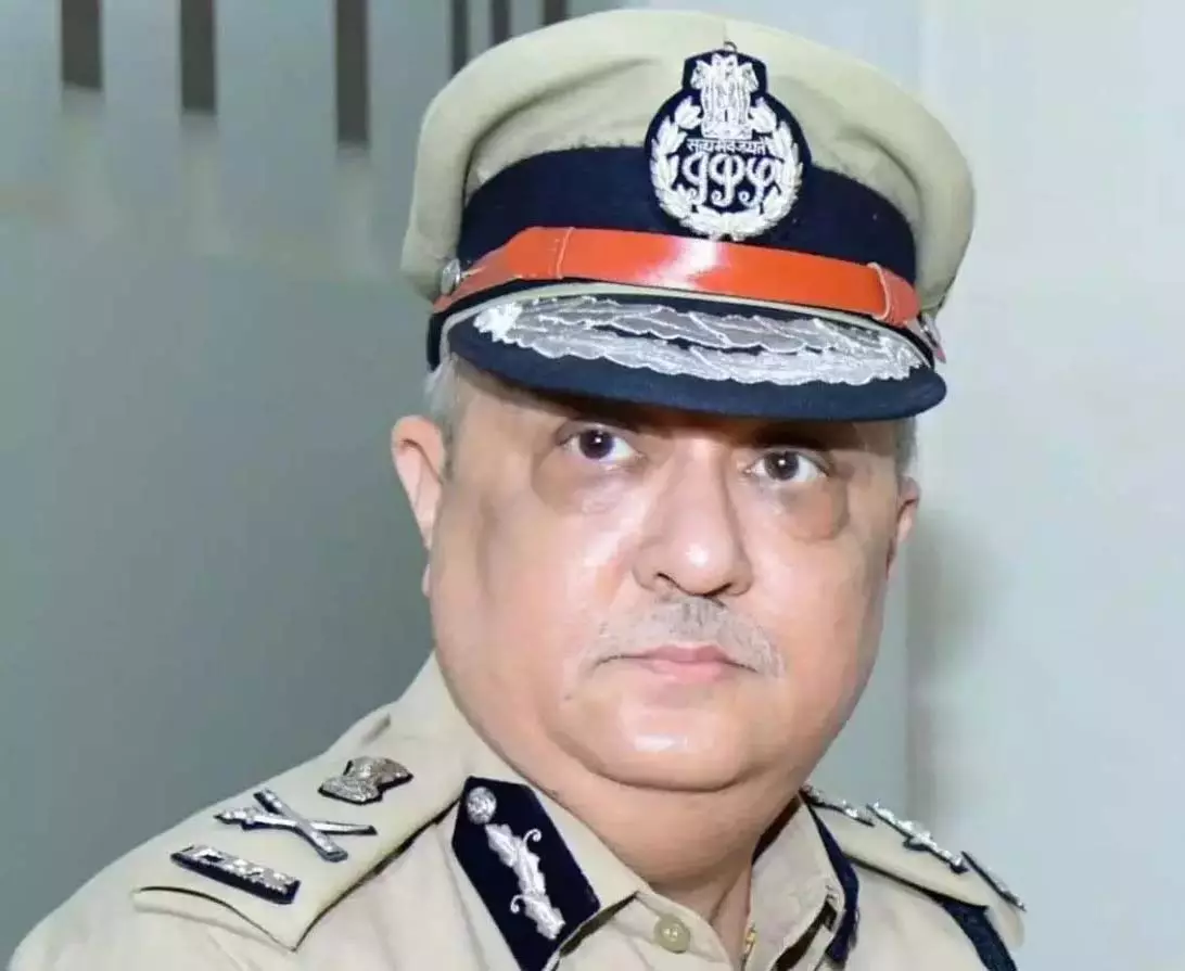 DGP ने ASI कोंडय्या के परिवार को 1 करोड़ का मुआवज़ा सौंपा DGP ने ASI कोंडय्या के परिवार को 1 करोड़ का मुआवज़ा सौंपा